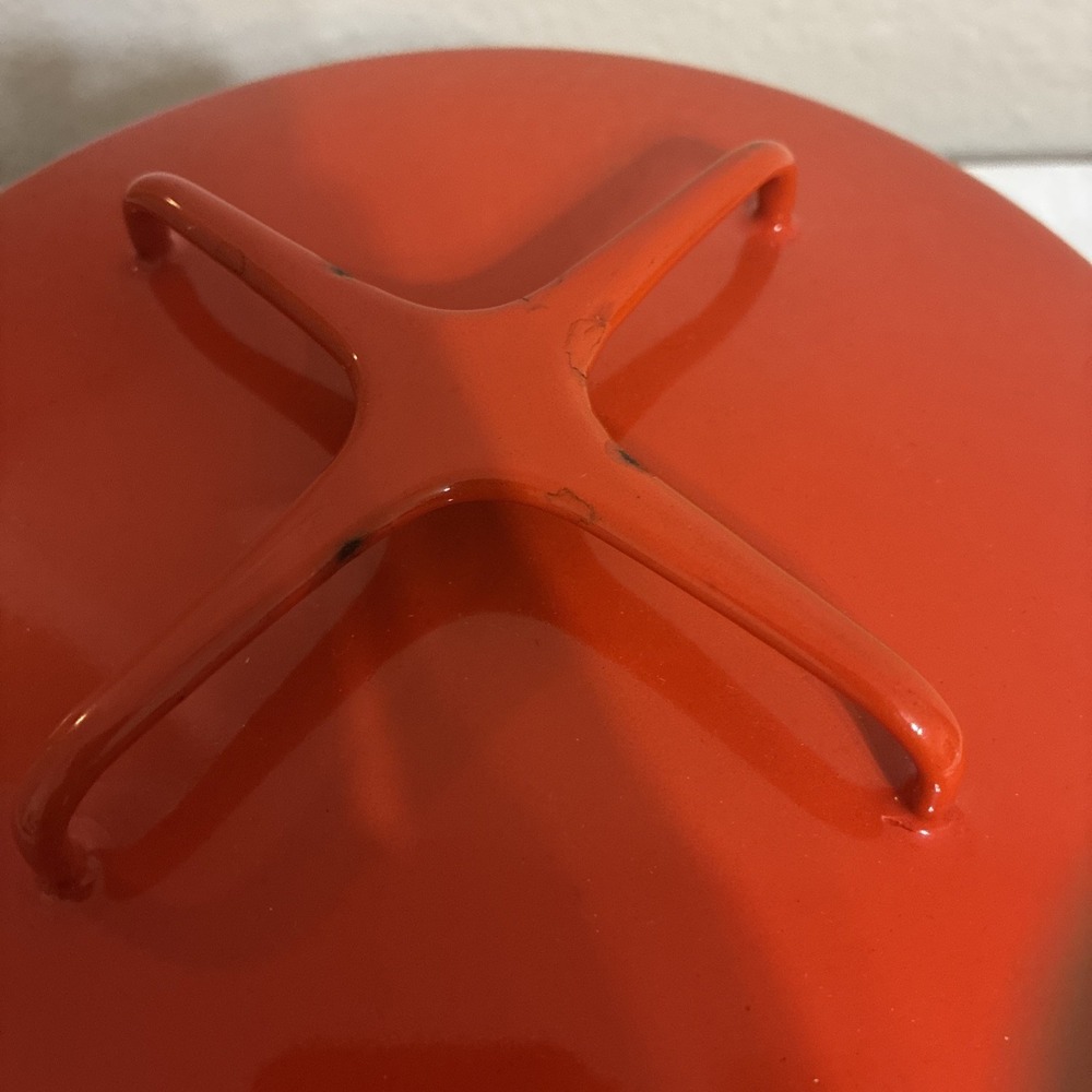 Vintage MCM Dansk 2 QT Red Enamel Kobenstyle Dutch Oven Pot With Trivet Lid - Picture 8 of 14